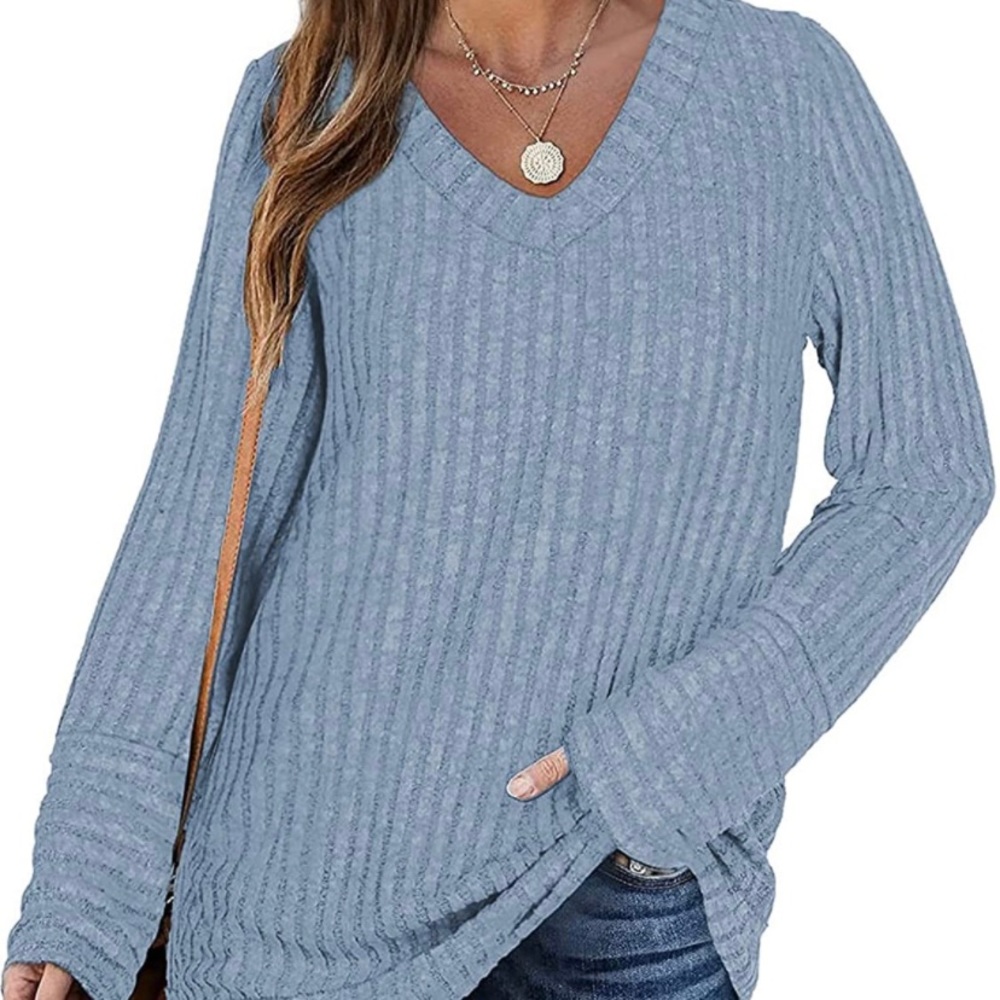 Size extra-large light blue v neck sweater